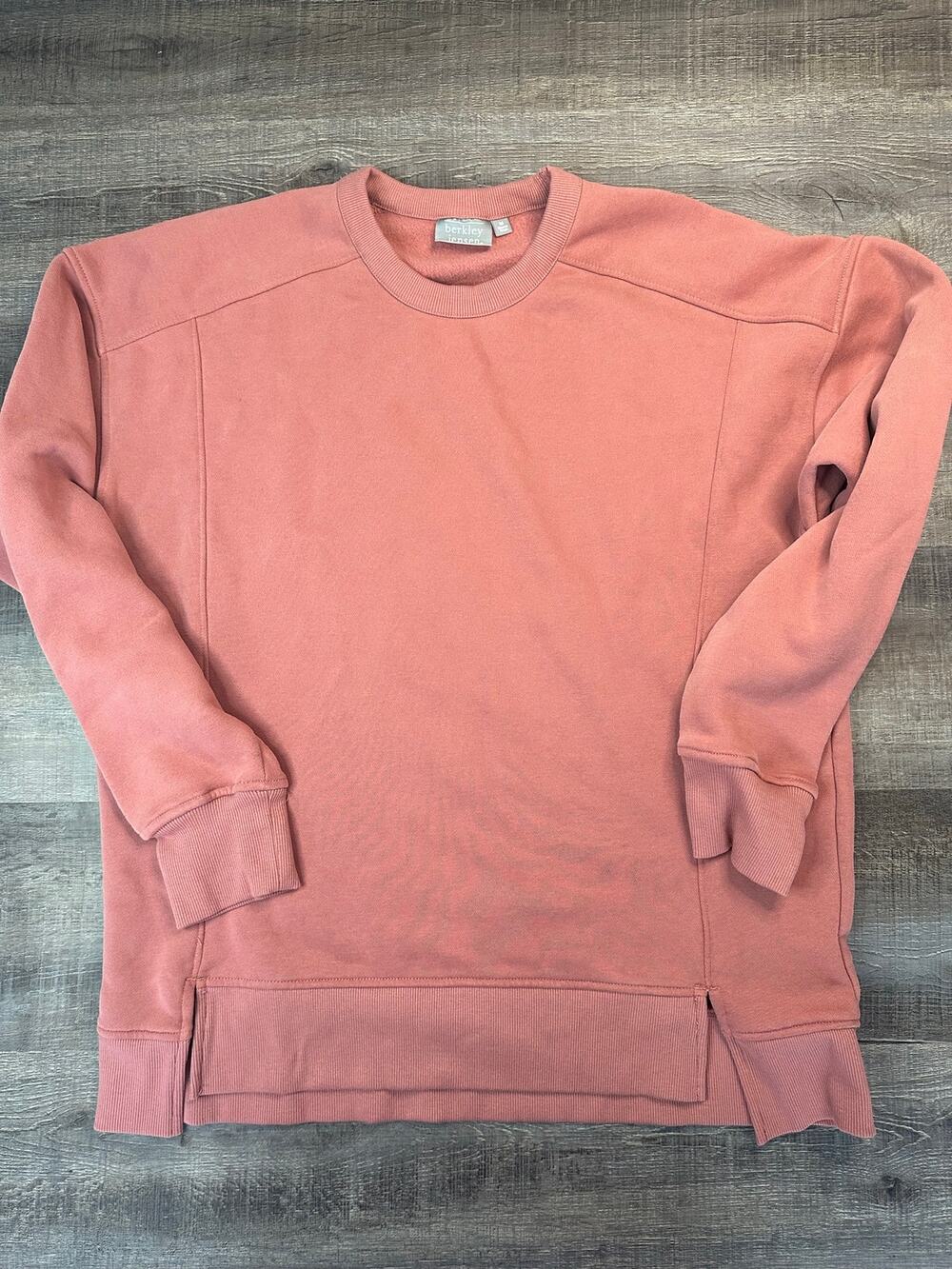 Berkeley Jenson Coral/Peach Crewneck Sweater Size Medium
